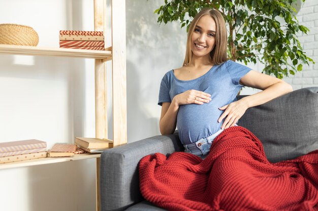 Jak w przemyślany sposób zakupić idealne legginsy ciążowe dla siebie?