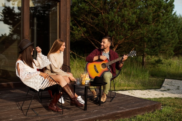 Jak stworzyć przytulny kącik wypoczynkowy w ogrodzie?