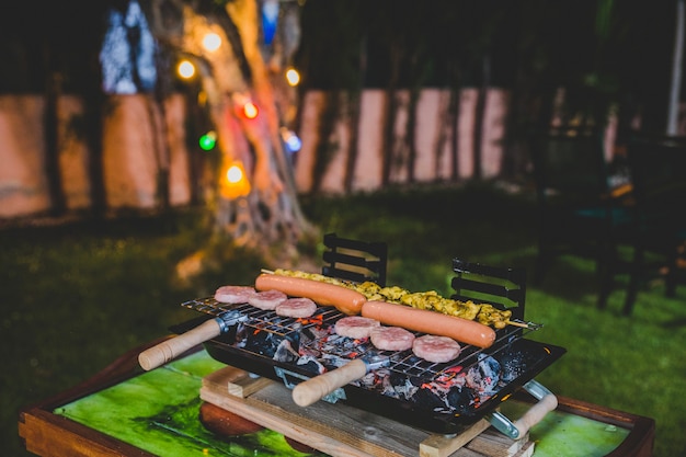 Jak stworzyć przytulną atmosferę do grillowania w ogrodzie?